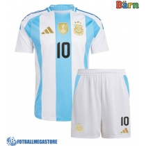 Fotballdrakt Barn Argentina Lionel Messi #10 Hjemmedraktsett Copa America 2024 Kortermet (+ Korte bukser)